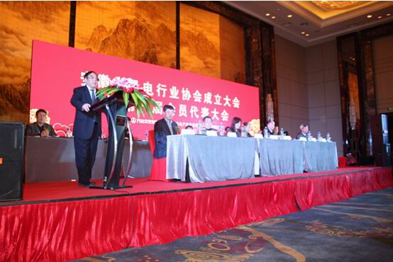 1422240185131380.jpg 1新當選會長安徽中鼎控股(集團)股份有限公司董事長夏鼎湖講話.jpg