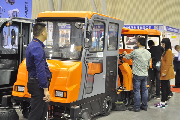 1476343236519581.jpg 掃地車3.jpg