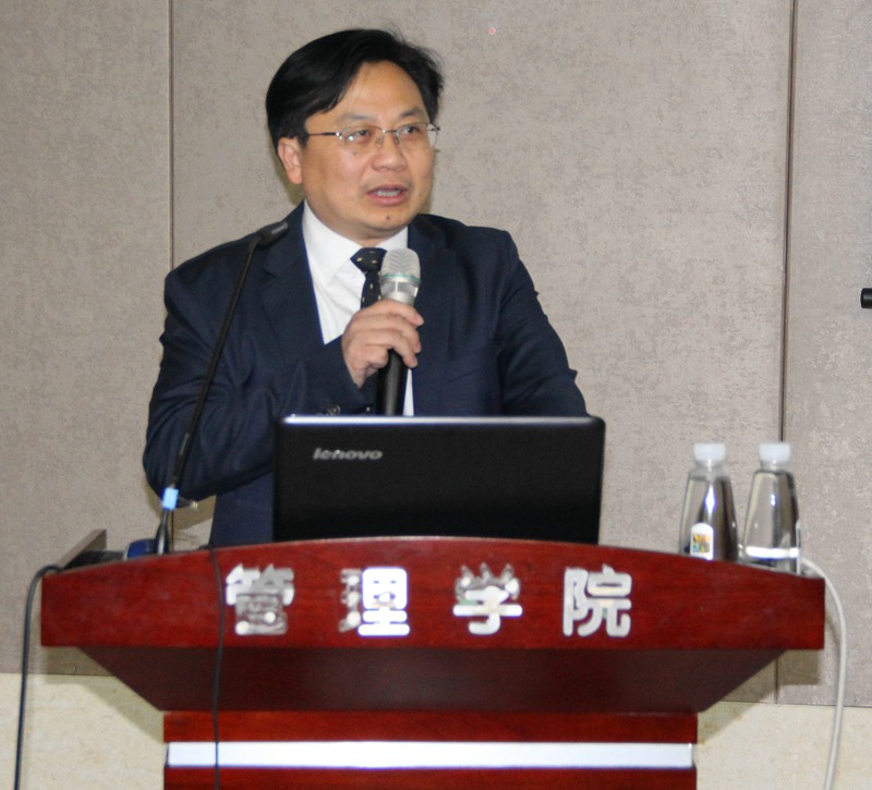 安徽省經信委信息化推進處處長潘峰主持“工業(yè)機器人”課程 安徽省經信委信息化推進處處長潘峰主持“工業(yè)機器人”課程