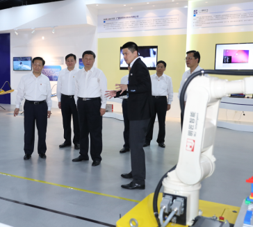 習(xí)近平總書記視察明匠  董事長陳俊陪同參觀 習(xí)近平總書記視察明匠  董事長陳俊陪同參觀